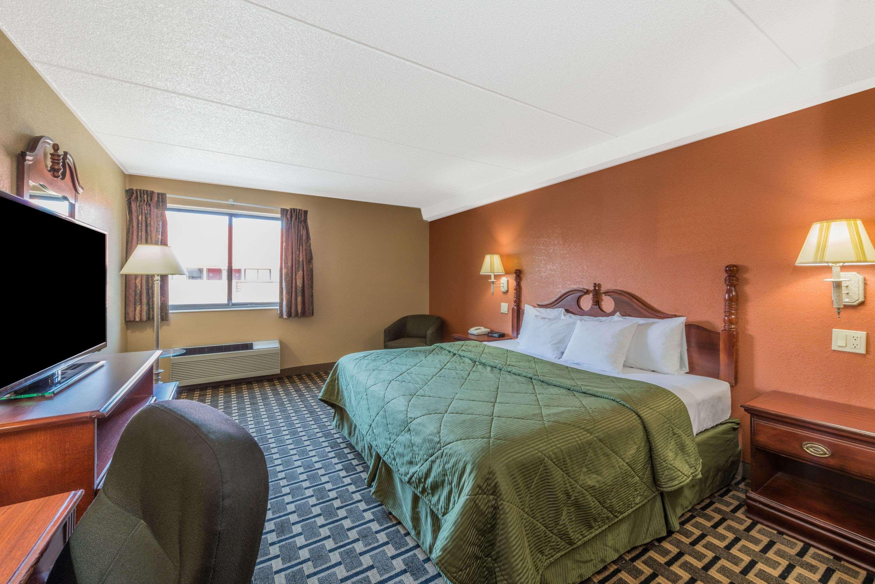 Days Inn By Wyndham Hurstbourne Louisville Ngoại thất bức ảnh