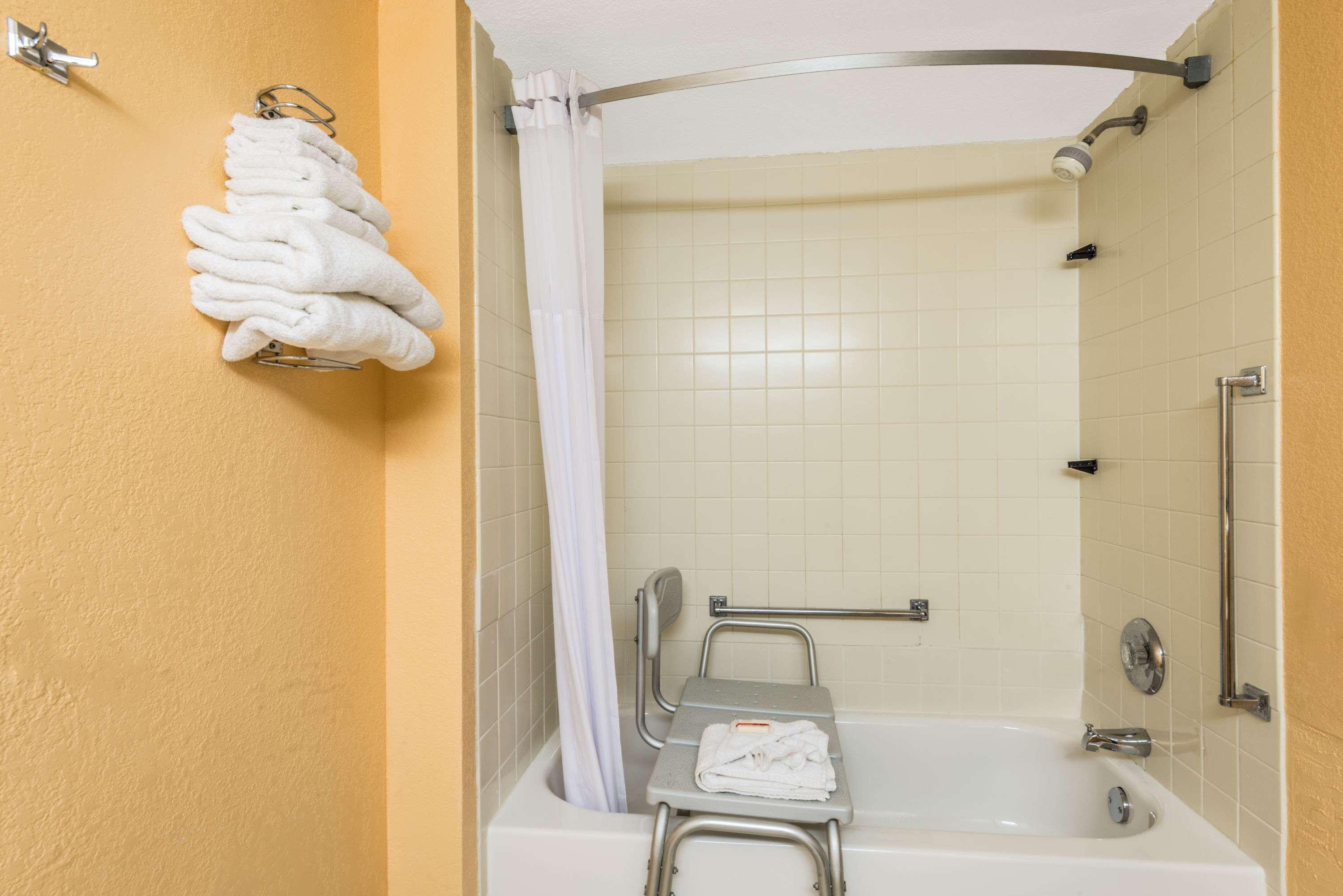 Days Inn By Wyndham Hurstbourne Louisville Ngoại thất bức ảnh