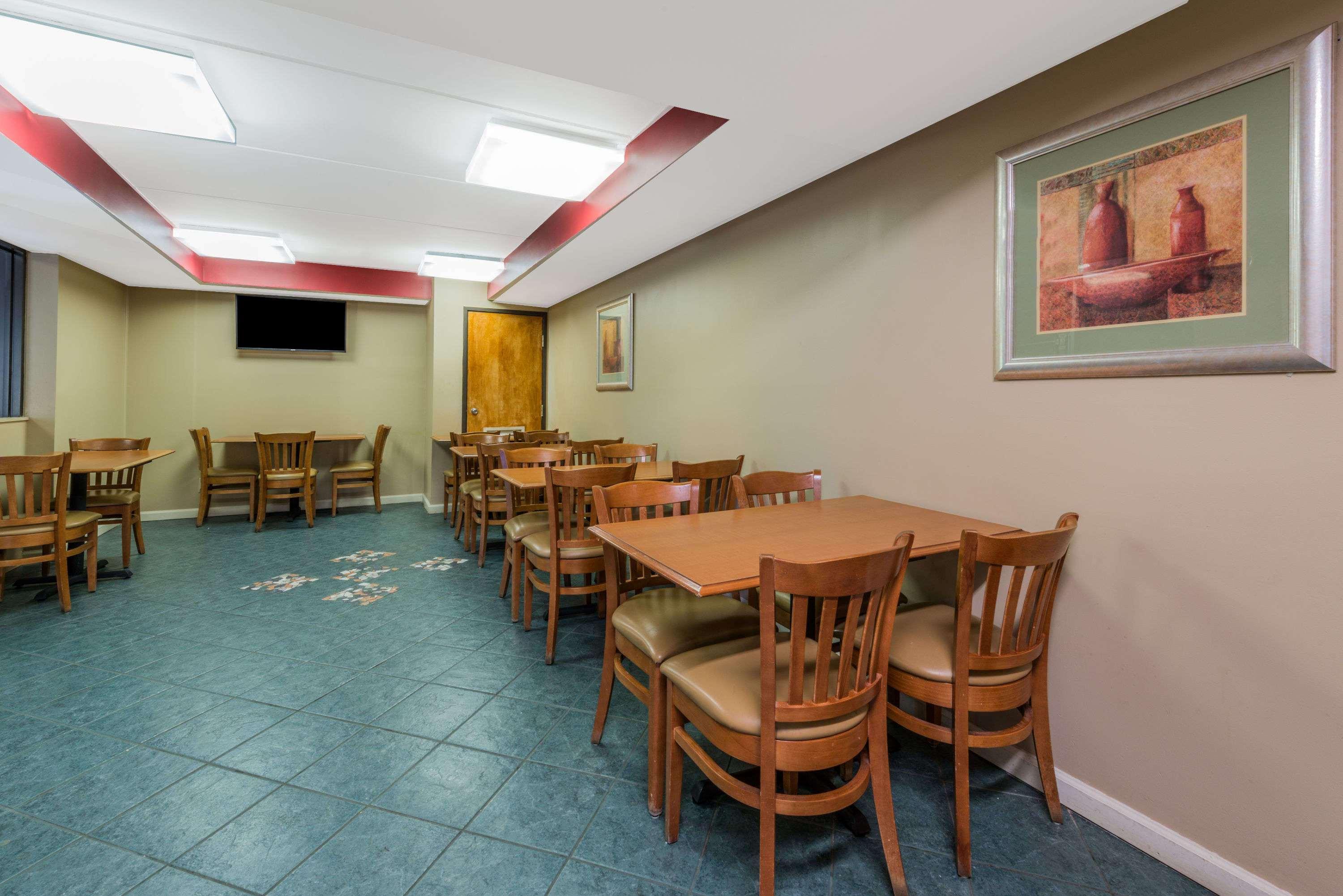 Days Inn By Wyndham Hurstbourne Louisville Ngoại thất bức ảnh